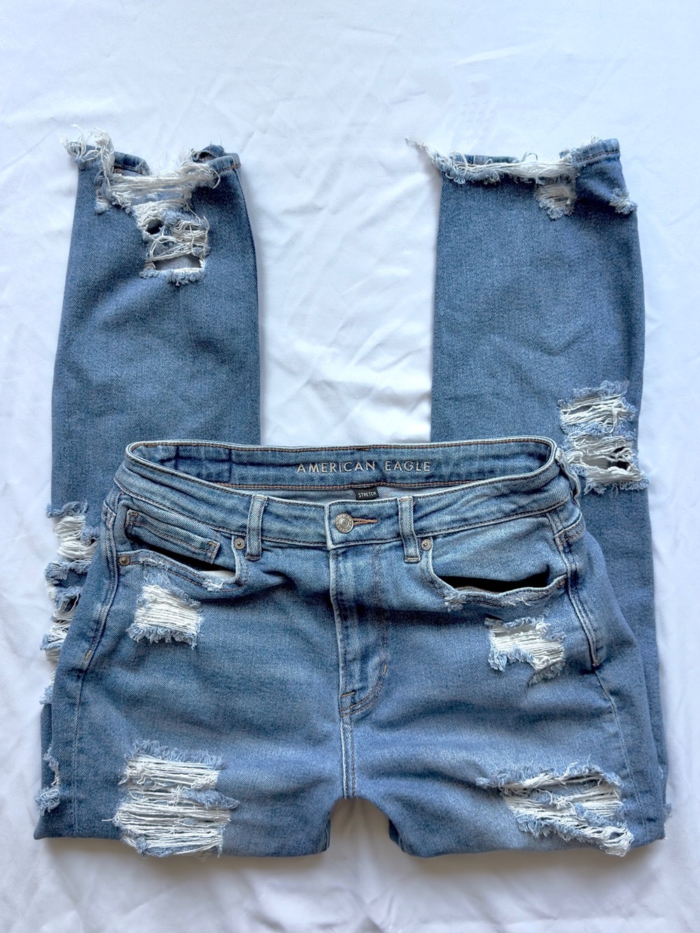 american eagle ripped super distressed high rise mom jeans size 8 regular
